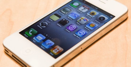 Белый iPhone 4 задерживается с выходом
