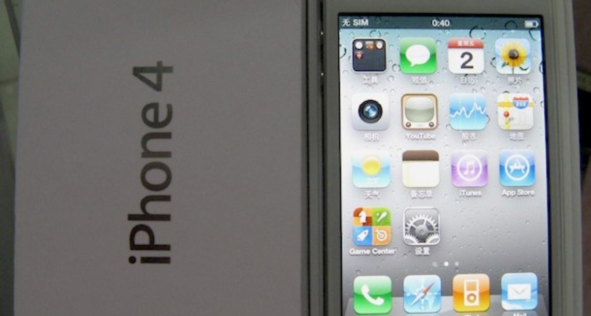 Магазины Apple уже получили белые iPhone 4