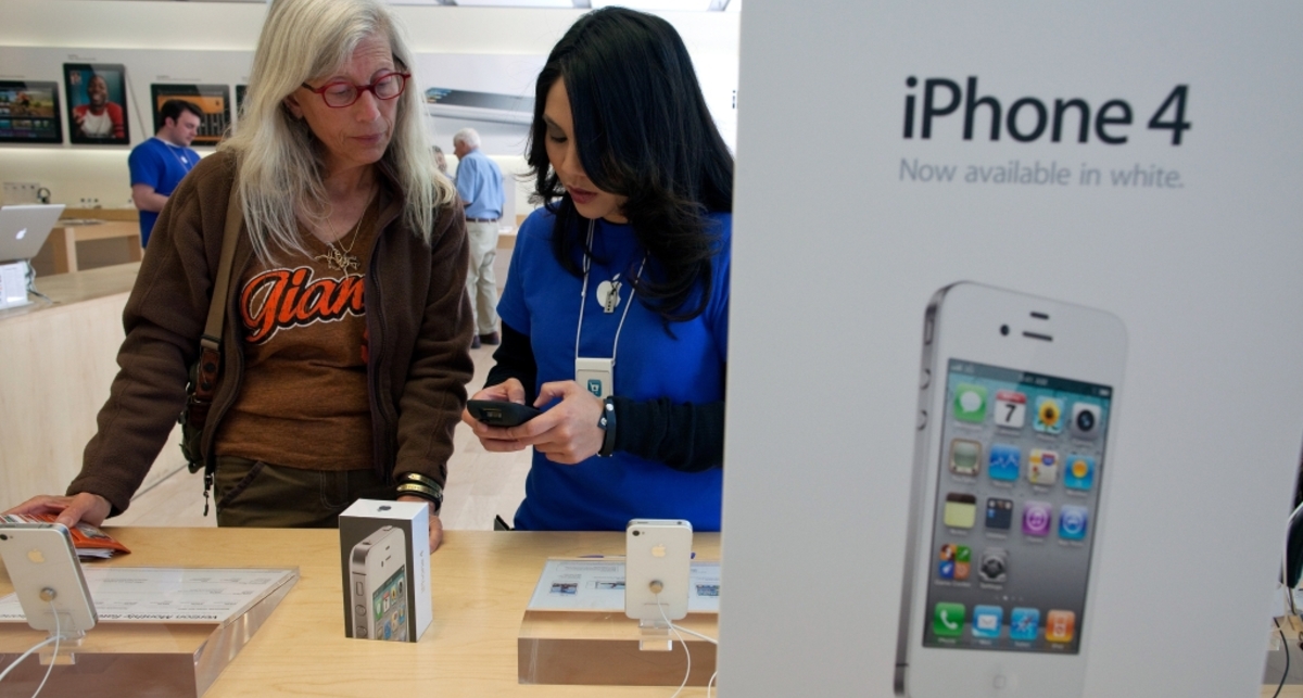iPhone 4 теперь  официально доступен в Украине