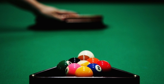 Стеклянный бильярдный стол стоит $25 тыс.