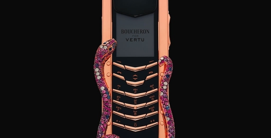 Vertu изобрел телефон-кобру