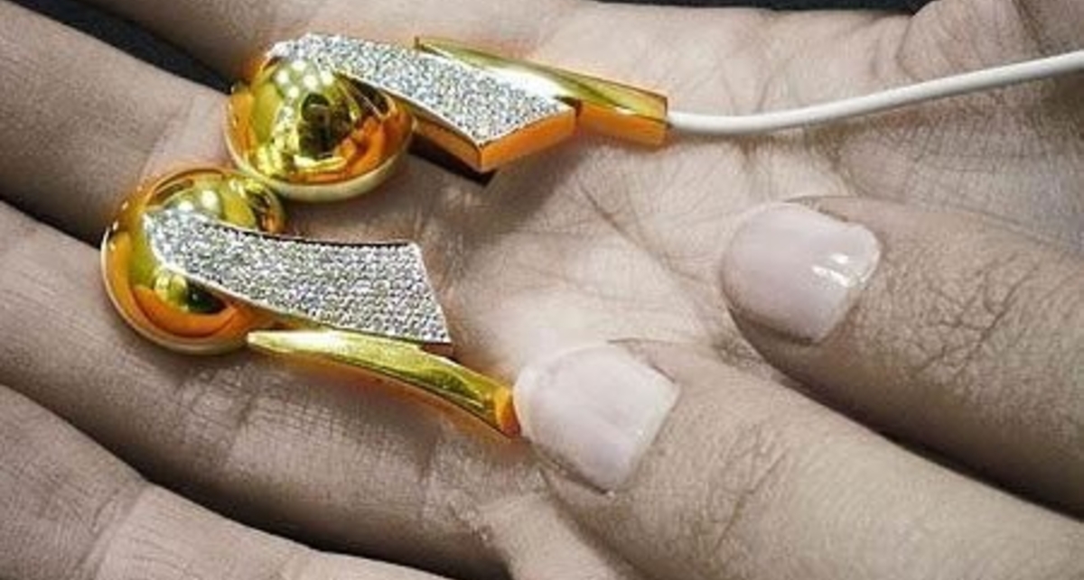 Бельгийские ювелиры представили золотые наушники