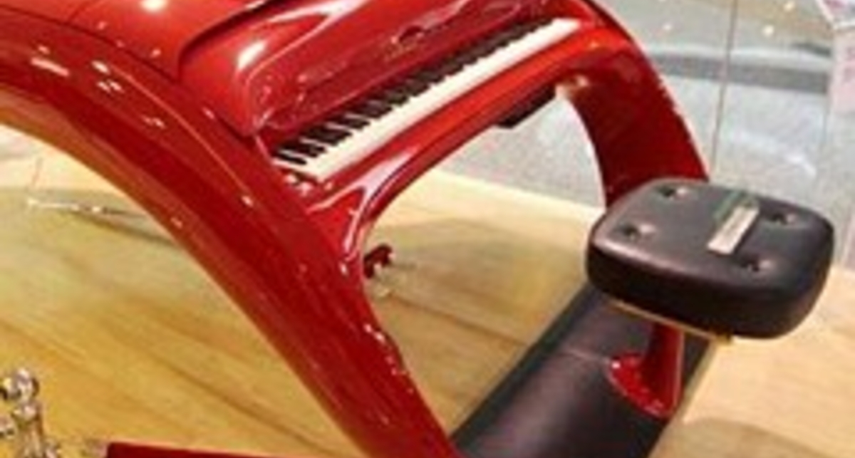 Создан модный синтезатор в стиле Ferrari