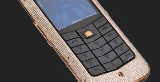 Телефоны Vertu украшены 1500 бриллиантами