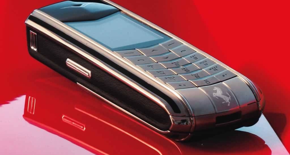 Vertu выпустила мобильный телефон в честь Ferrari
