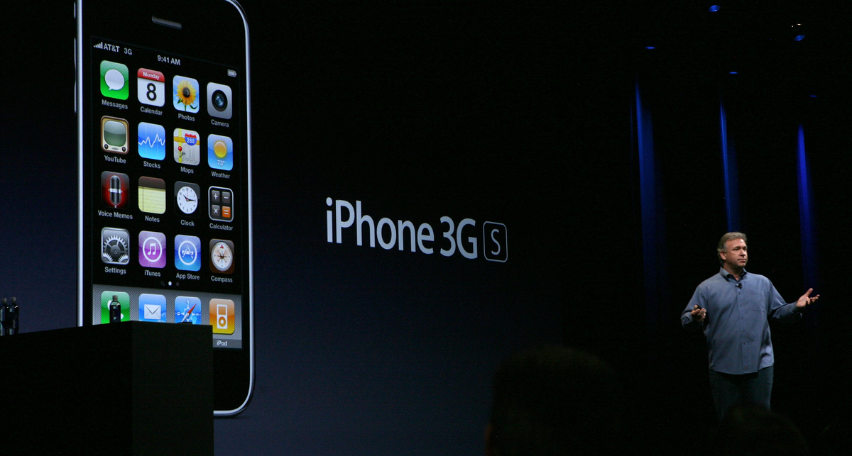 Новый iPhone поступил в продажу