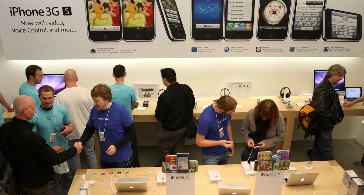 Apple продала более миллиона iPhone новой модели