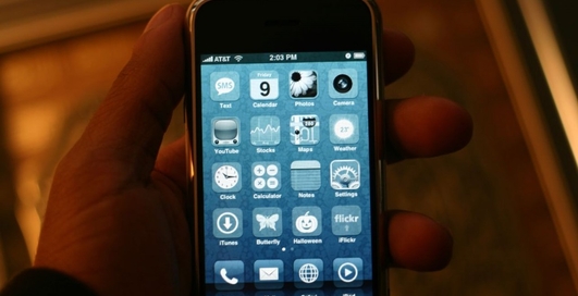 Золотой iPhone 3G стоит 1,5 тыс.