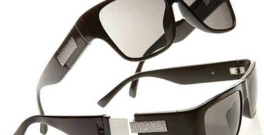 Calvin Klein создает очки с флэшкой