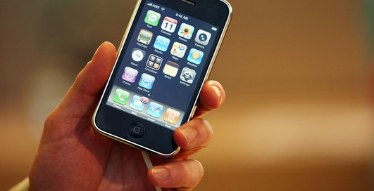 Apple залатает дыры в безопасности iPhone