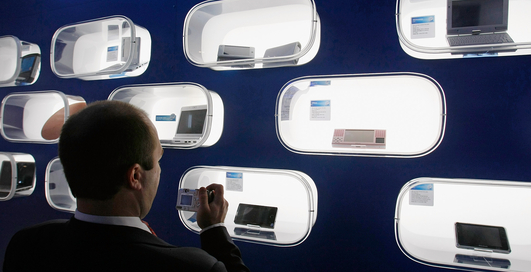 Intel готовит ноутбук с четырьмя дисплеями