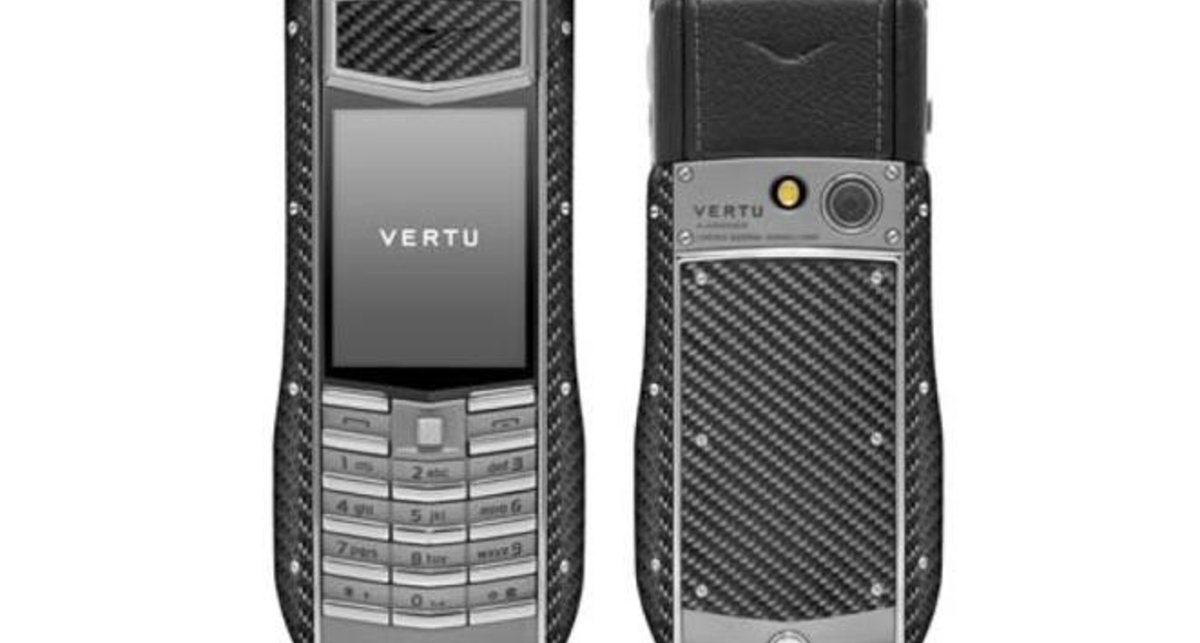 Vertu представляет телефон из карбона