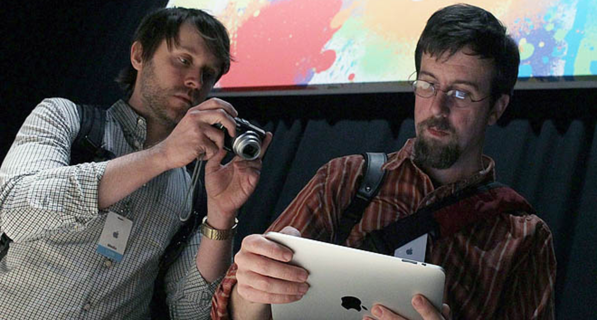 Количество  проданных iPad превысило миллион