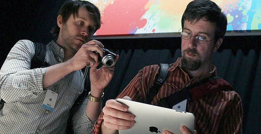 Количество  проданных iPad превысило миллион