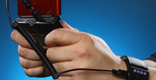 В Японии создан концепт  компьютера в форме  браслета