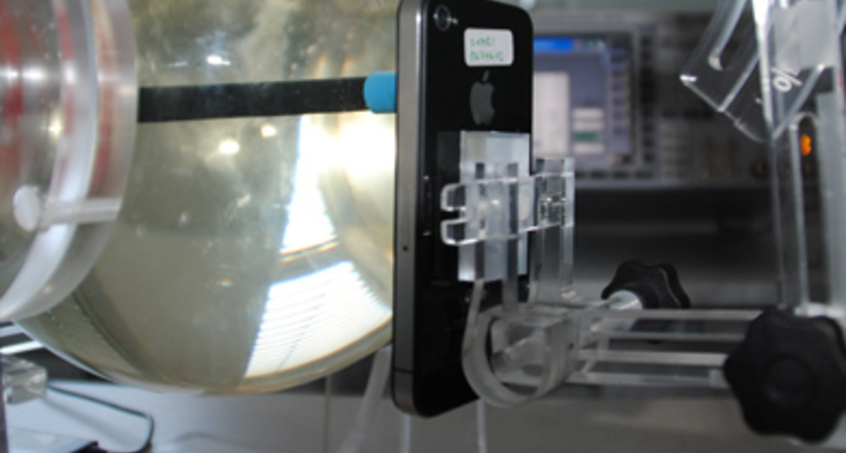 iPhone 4 провалил очередной тест на качество сигнала