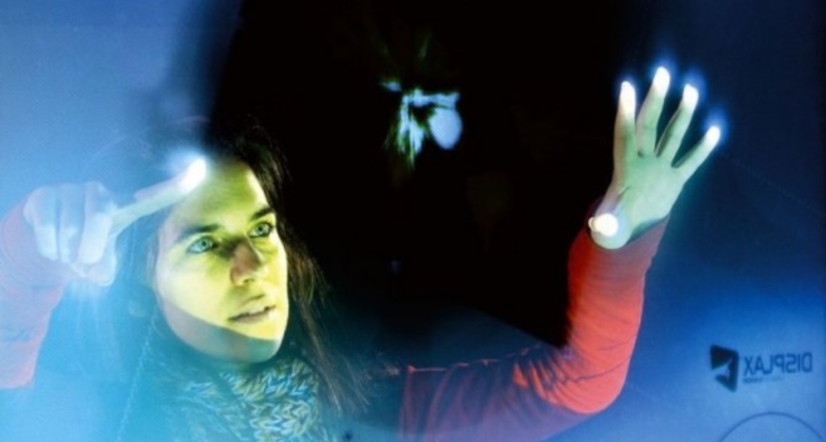 Специальная пленка превратит любую поверхность в сенсорный экран (видео)