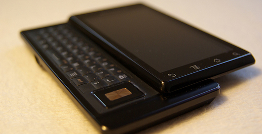 Motorola заработала на смартфонах