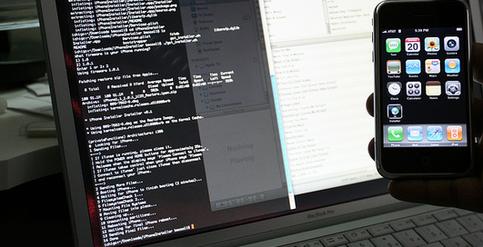Apple разрабатывает сразу три версии iPhone 5