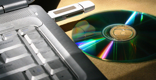 В Украине вводится налог на флешки, диски и принтеры