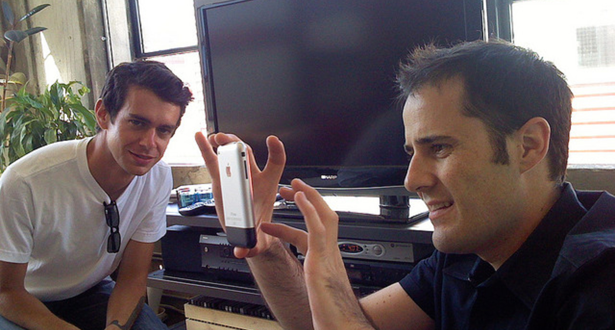 iPhone 4 стал лучшим мобильным устройством 2010 года