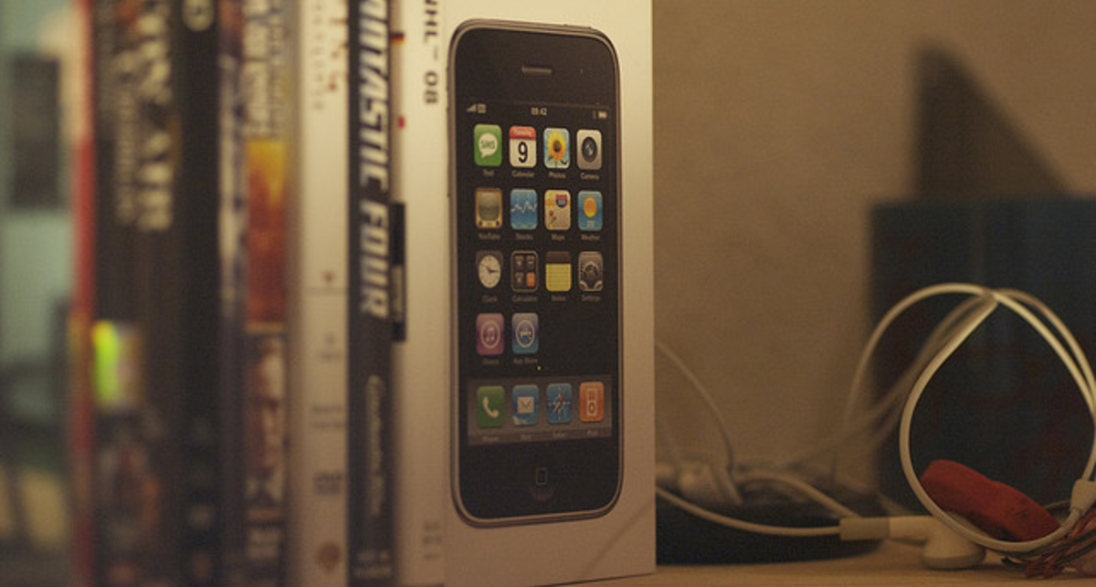 Apple убрала сайта упоминания о белом iPhone 4