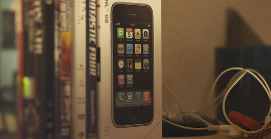 Apple убрала сайта упоминания о белом iPhone 4