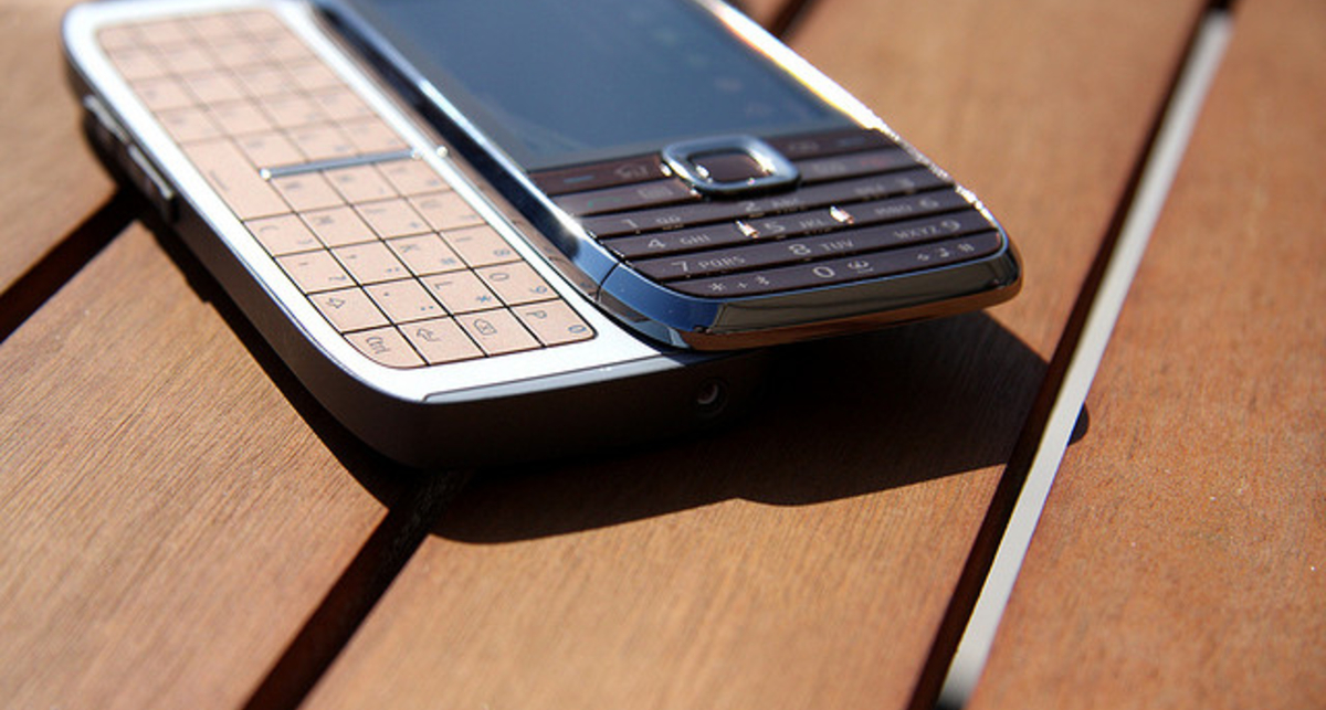 Nokia продолжает терять долю на рынке мобильных устройств