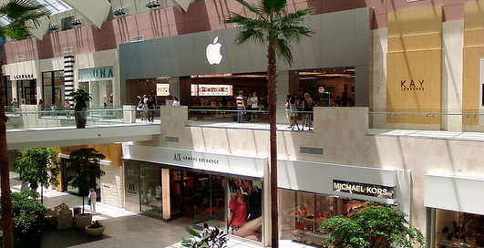 Apple бесплатно заменит нижние панели для MacBook