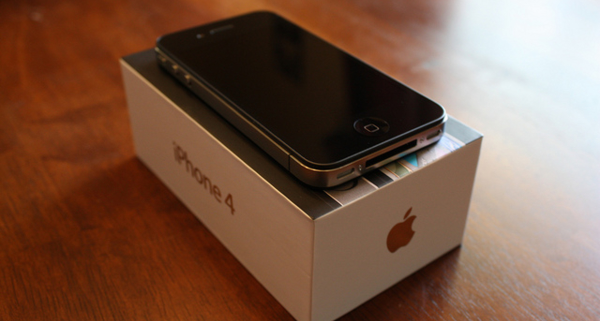 В США в продажу поступил iPhone 4 без привязки к оператору