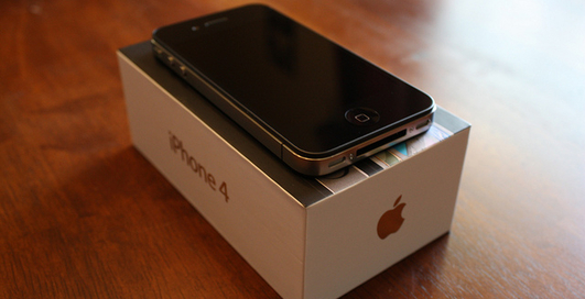 В США в продажу поступил iPhone 4 без привязки к оператору