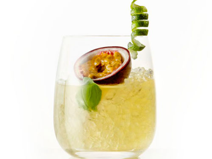 Когда можно смешать: коктейли к новогодним праздникам