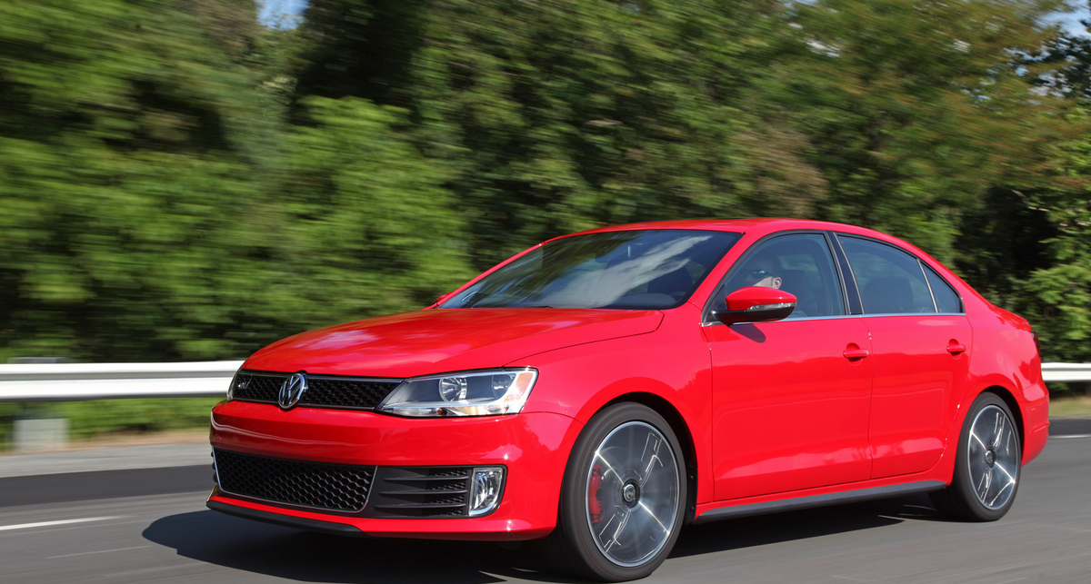 Volkswagen покажет в Детройте гибрид и электрокар Jetta (фото)