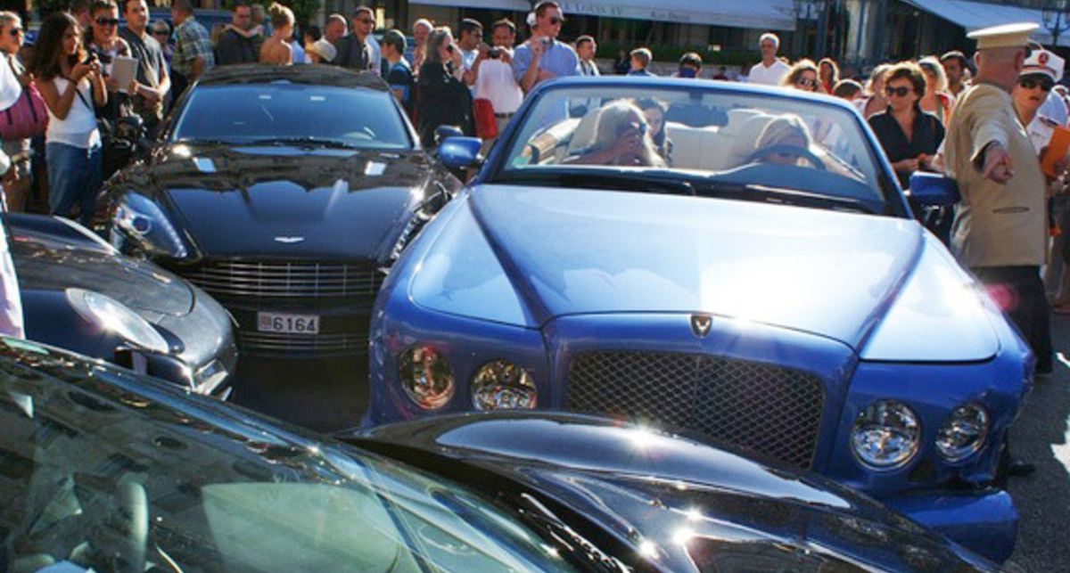 У принца Монако отобрали права за превышение скорости