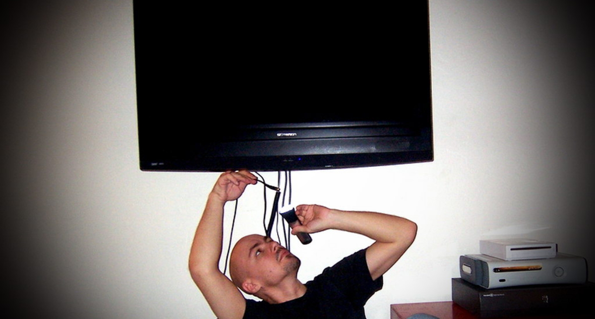 Вирусы и хакеры могут 