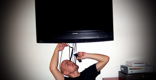 Вирусы и хакеры могут "пролезть" через HDTV