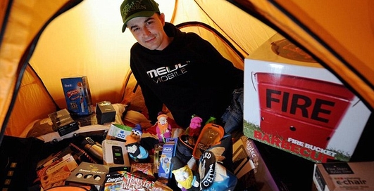 Amazon прекратил продажу полицейских дубинок