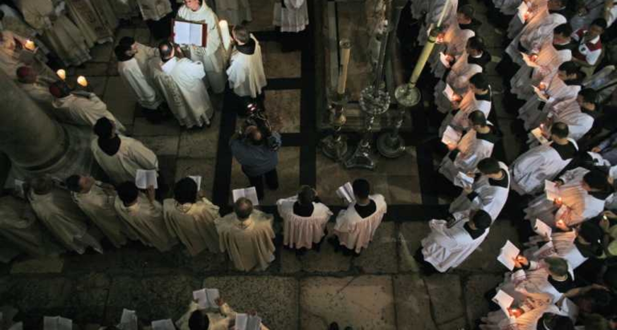 Французская церковь ищет священников на Facebook