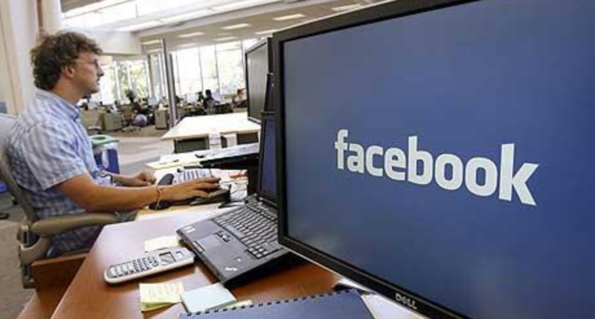 Facebook попал в топ-3 популярнейших видеосайтов США