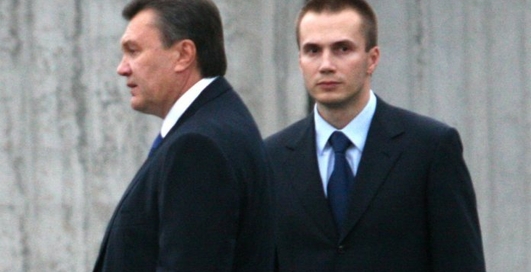 Янукович освоил Skype ради старшего сына