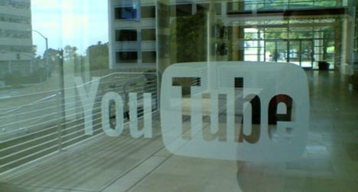 YouTube подвергся порноатаке