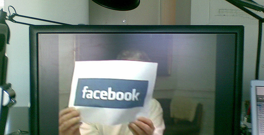 Разработчики Facebook-приложений продавали данные пользователей