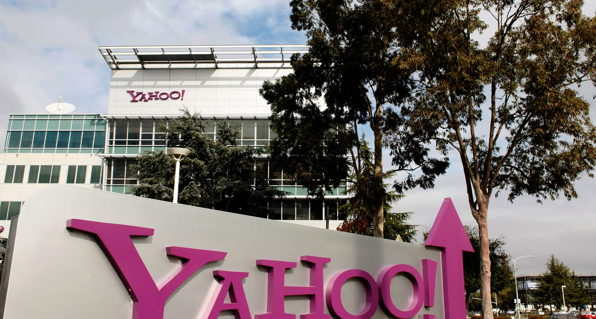 Сбой в поиске Yahoo показал порнокартинки