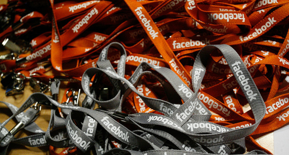 Facebook стал третьим по посещаемости сайтом в Интернете