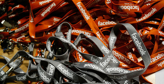 Facebook стал третьим по посещаемости сайтом в Интернете