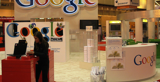 Google подарил египтянам  Twitter