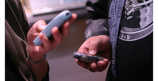 В этом году доход мобильных операторов превысит $1 трлн.