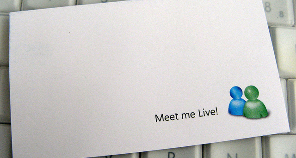 В интерфейсе  Hotmail можно общаться с Facebook-друзьями