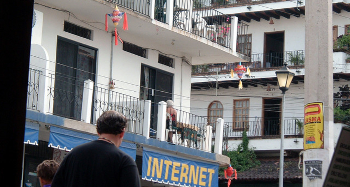 Житель Пекина скончался в интернет-кафе, проведя почти месяц онлайн