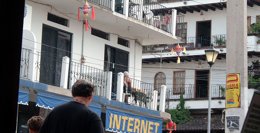 Житель Пекина скончался в интернет-кафе, проведя почти месяц онлайн